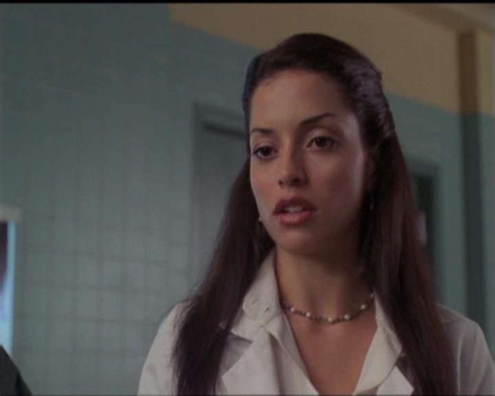 Charmed-Online-dot-net_5x06TheEyesHaveIt1621.jpg