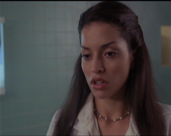 Charmed-Online-dot-net_5x06TheEyesHaveIt1636.jpg