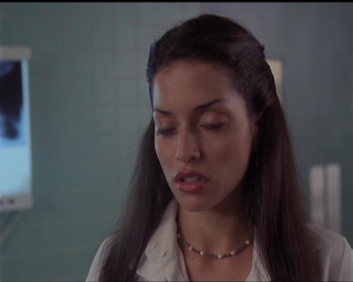 Charmed-Online-dot-net_5x06TheEyesHaveIt1640.jpg