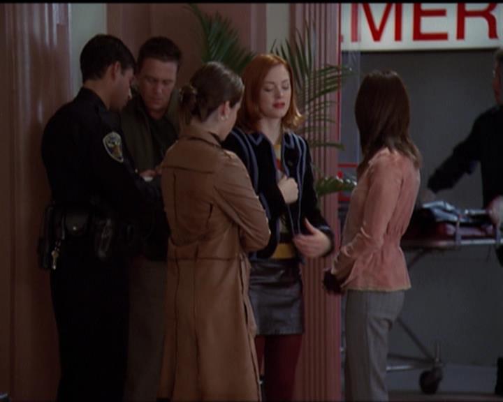 Charmed-Online-dot-net_5x06TheEyesHaveIt1649.jpg