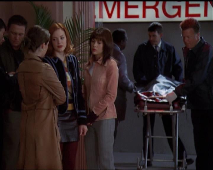 Charmed-Online-dot-net_5x06TheEyesHaveIt1651.jpg