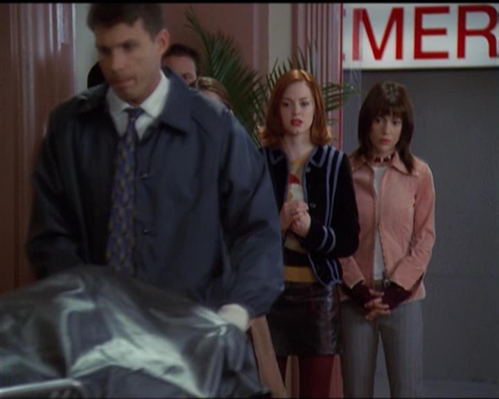 Charmed-Online-dot-net_5x06TheEyesHaveIt1658.jpg