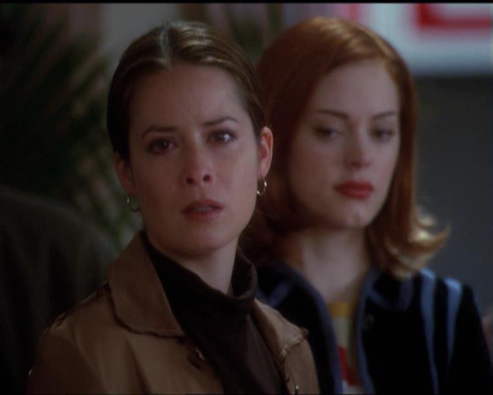 Charmed-Online-dot-net_5x06TheEyesHaveIt1662.jpg