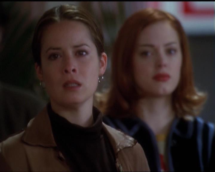 Charmed-Online-dot-net_5x06TheEyesHaveIt1663.jpg