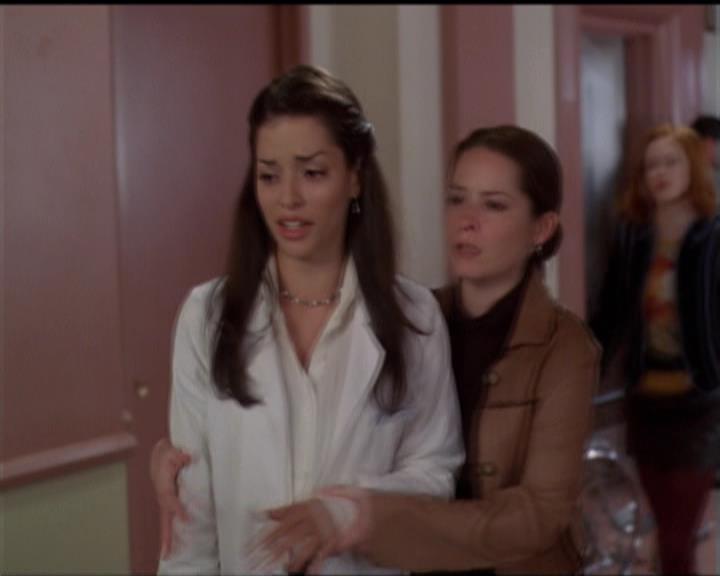 Charmed-Online-dot-net_5x06TheEyesHaveIt1672.jpg