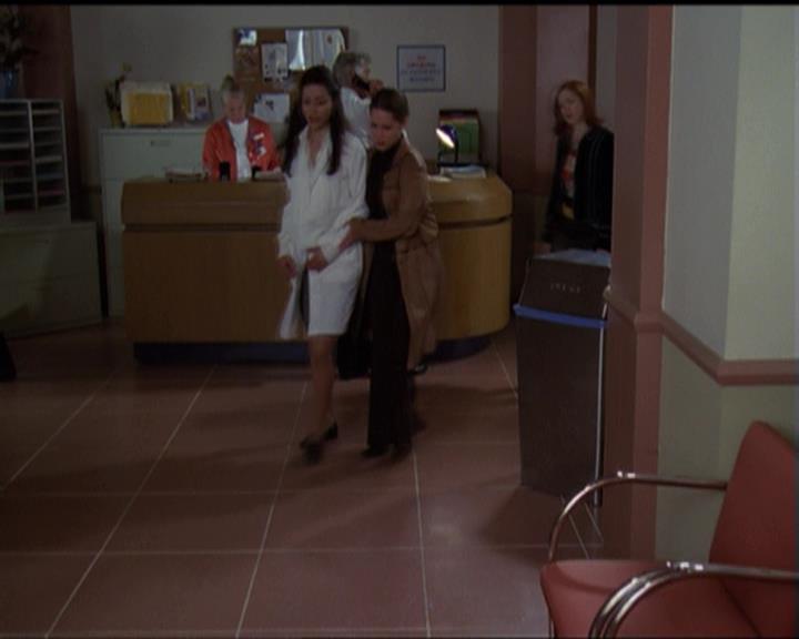 Charmed-Online-dot-net_5x06TheEyesHaveIt1674.jpg