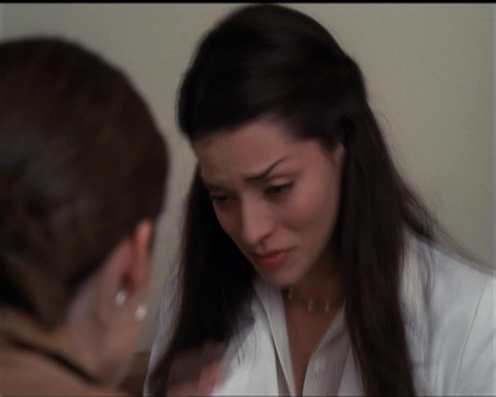 Charmed-Online-dot-net_5x06TheEyesHaveIt1684.jpg