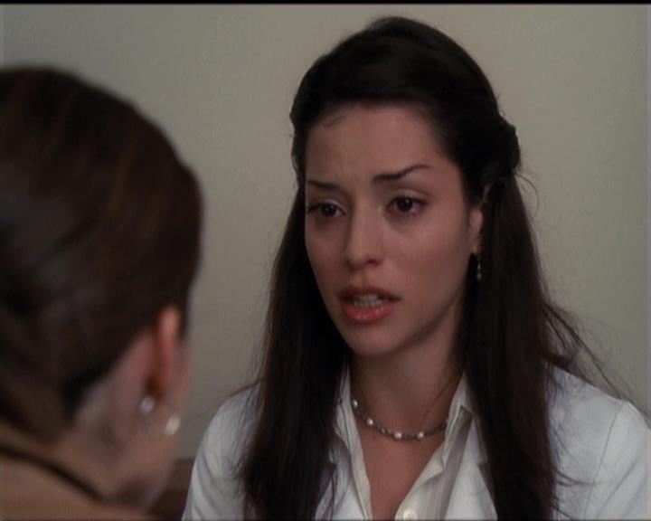 Charmed-Online-dot-net_5x06TheEyesHaveIt1685.jpg