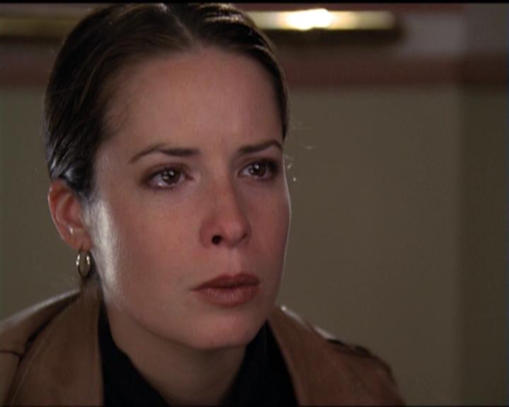 Charmed-Online-dot-net_5x06TheEyesHaveIt1695.jpg