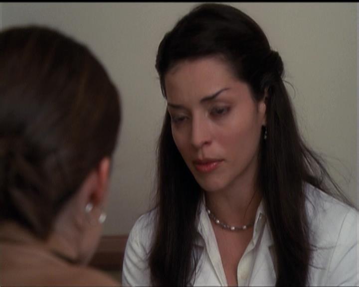 Charmed-Online-dot-net_5x06TheEyesHaveIt1755.jpg