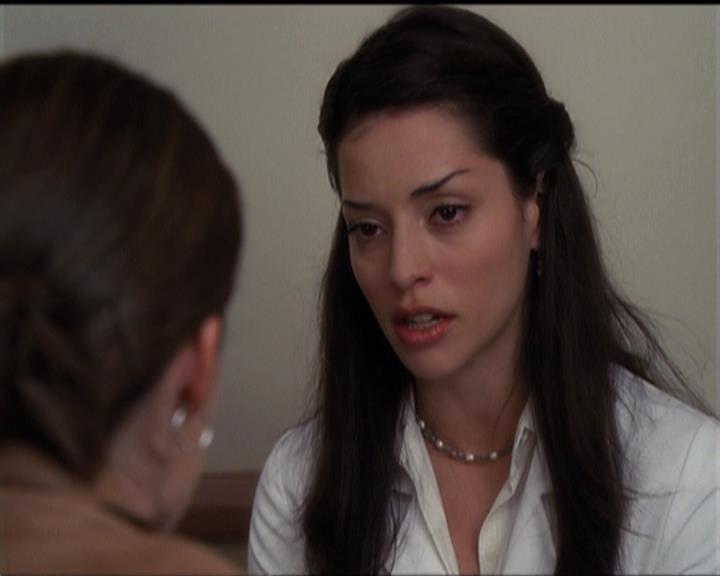 Charmed-Online-dot-net_5x06TheEyesHaveIt1756.jpg