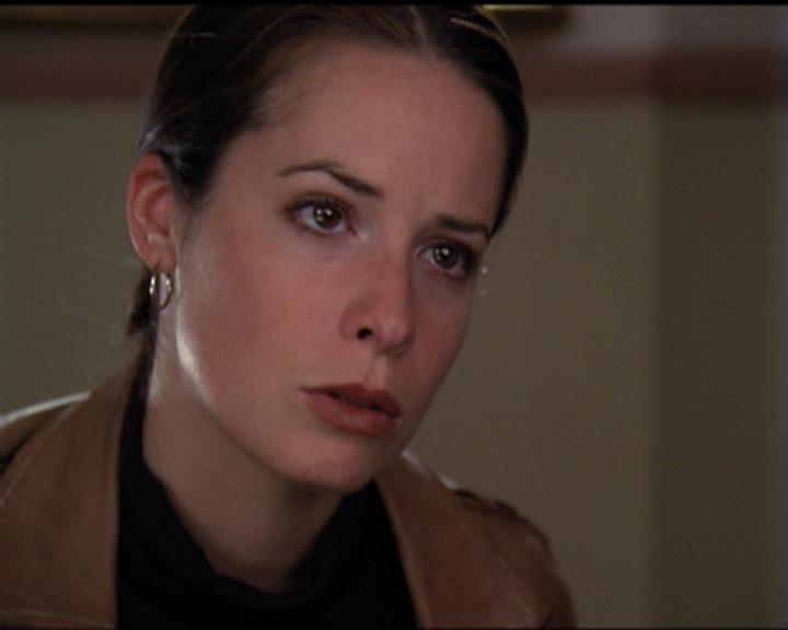 Charmed-Online-dot-net_5x06TheEyesHaveIt1760.jpg