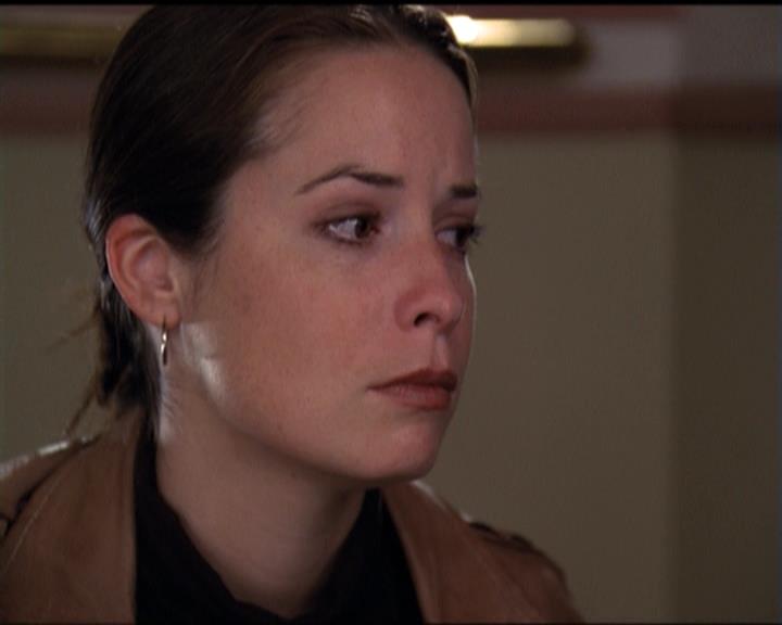 Charmed-Online-dot-net_5x06TheEyesHaveIt1791.jpg