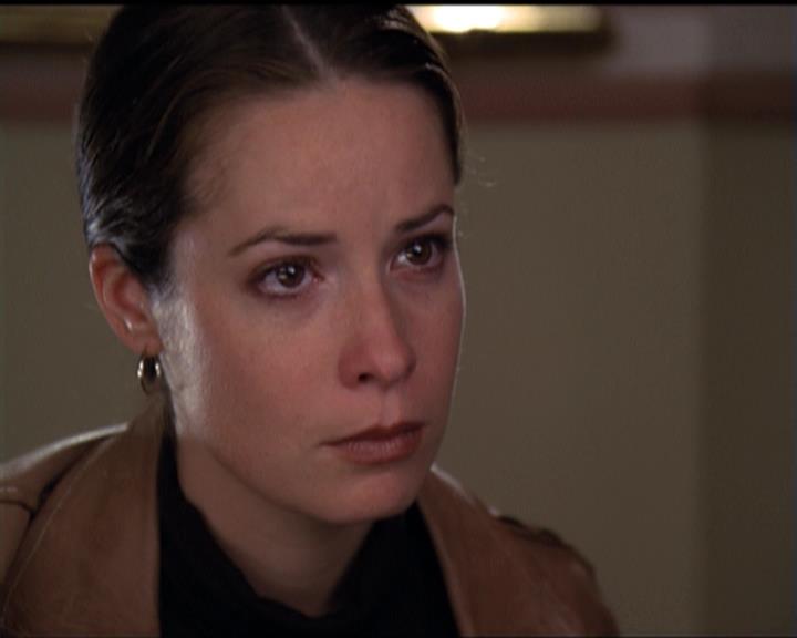 Charmed-Online-dot-net_5x06TheEyesHaveIt1800.jpg