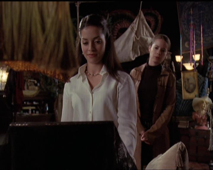 Charmed-Online-dot-net_5x06TheEyesHaveIt1815.jpg