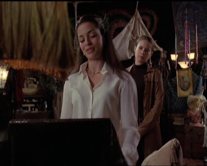 Charmed-Online-dot-net_5x06TheEyesHaveIt1816.jpg