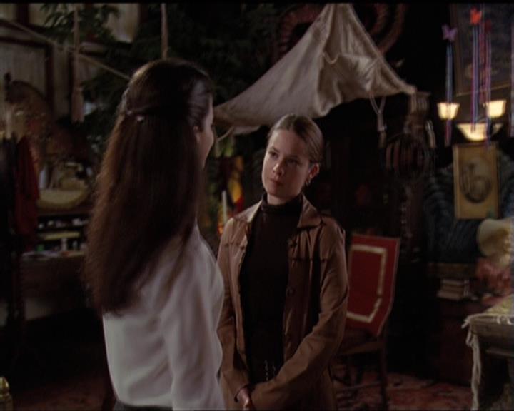 Charmed-Online-dot-net_5x06TheEyesHaveIt1820.jpg