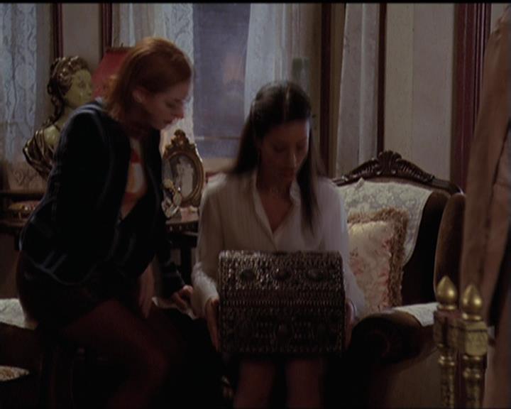 Charmed-Online-dot-net_5x06TheEyesHaveIt1843.jpg