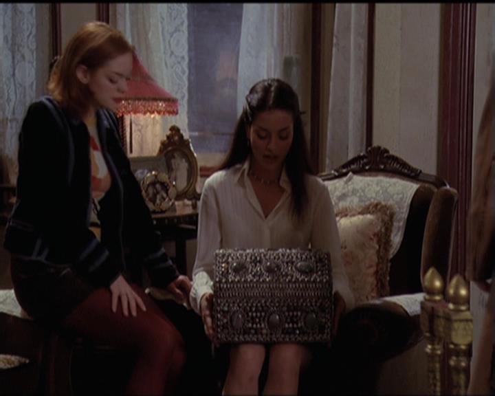 Charmed-Online-dot-net_5x06TheEyesHaveIt1844.jpg