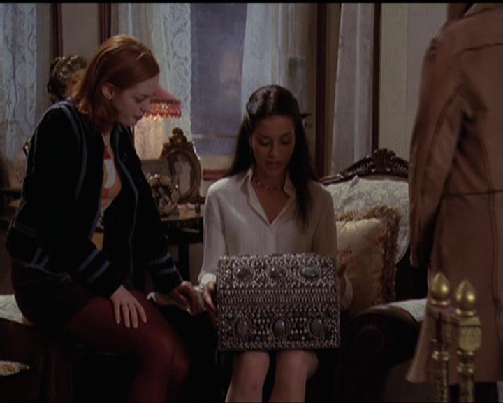 Charmed-Online-dot-net_5x06TheEyesHaveIt1845.jpg