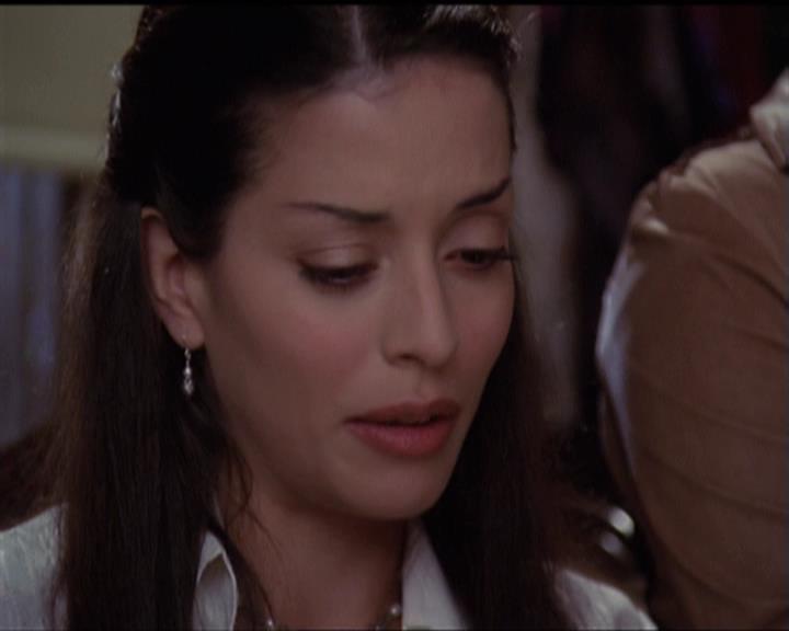 Charmed-Online-dot-net_5x06TheEyesHaveIt1876.jpg