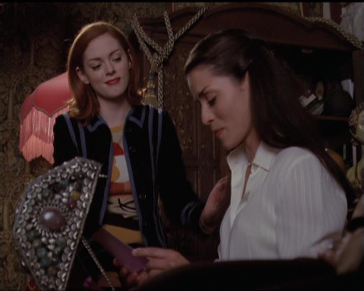 Charmed-Online-dot-net_5x06TheEyesHaveIt1879.jpg