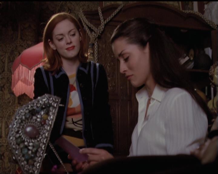 Charmed-Online-dot-net_5x06TheEyesHaveIt1880.jpg