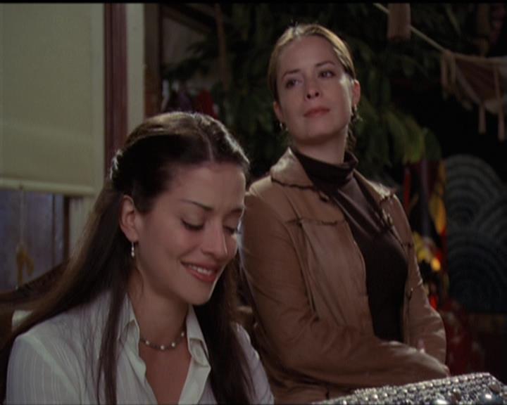 Charmed-Online-dot-net_5x06TheEyesHaveIt1889.jpg