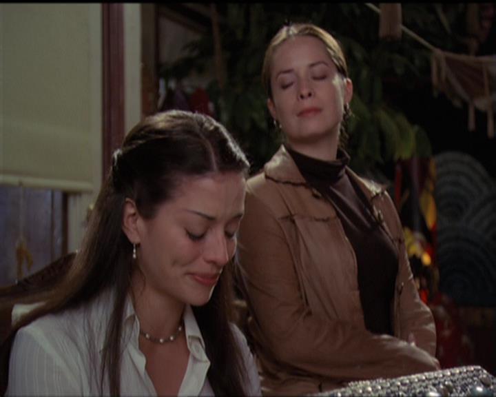 Charmed-Online-dot-net_5x06TheEyesHaveIt1890.jpg