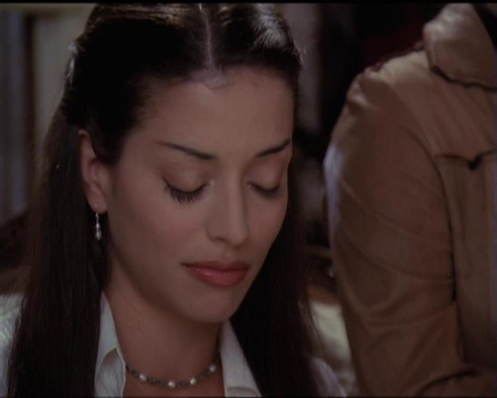 Charmed-Online-dot-net_5x06TheEyesHaveIt1900.jpg