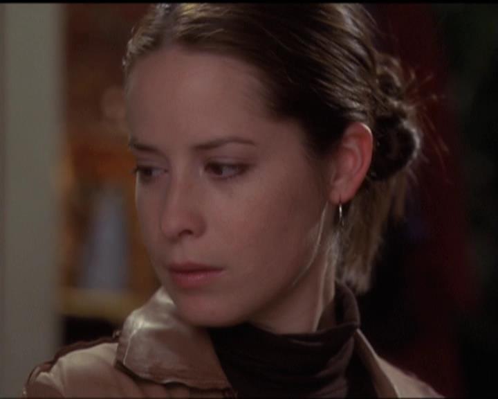 Charmed-Online-dot-net_5x06TheEyesHaveIt1906.jpg