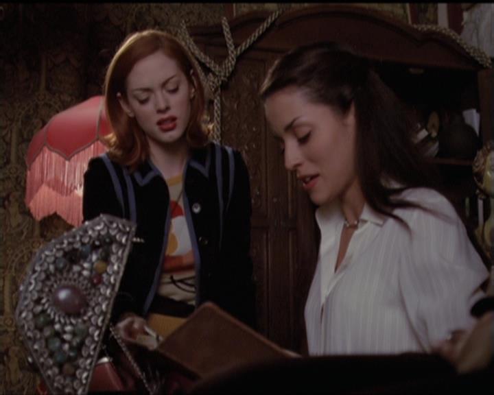 Charmed-Online-dot-net_5x06TheEyesHaveIt1910.jpg