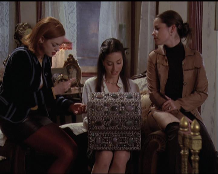 Charmed-Online-dot-net_5x06TheEyesHaveIt1917.jpg