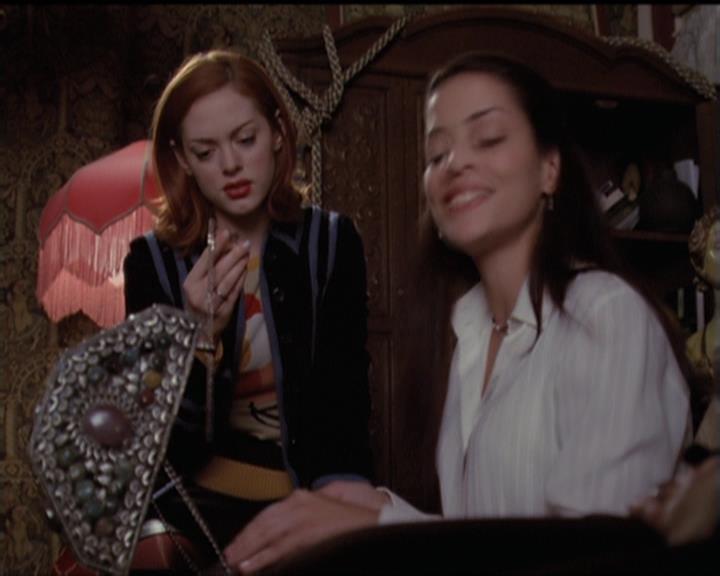 Charmed-Online-dot-net_5x06TheEyesHaveIt1921.jpg