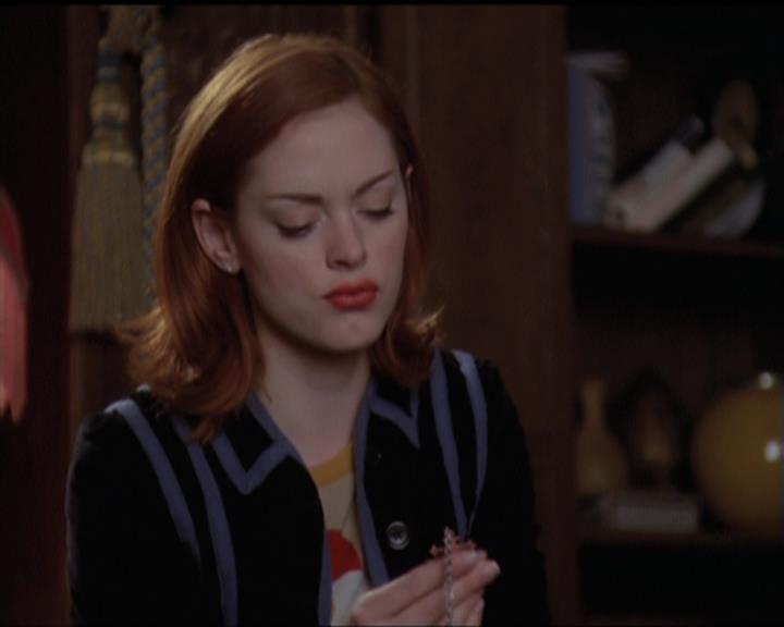 Charmed-Online-dot-net_5x06TheEyesHaveIt1929.jpg