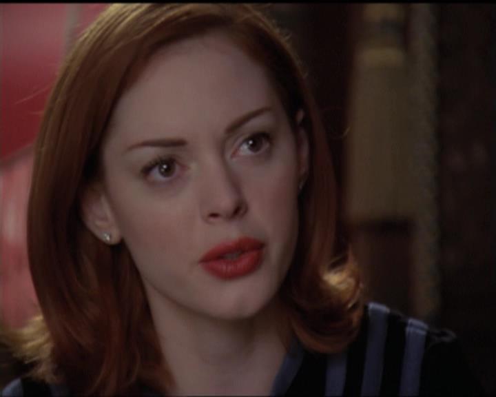 Charmed-Online-dot-net_5x06TheEyesHaveIt1945.jpg