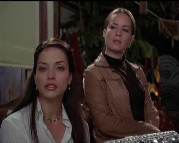 Charmed-Online-dot-net_5x06TheEyesHaveIt1947.jpg