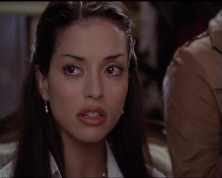 Charmed-Online-dot-net_5x06TheEyesHaveIt1957.jpg
