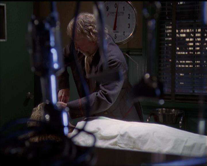 Charmed-Online-dot-net_5x06TheEyesHaveIt1961.jpg