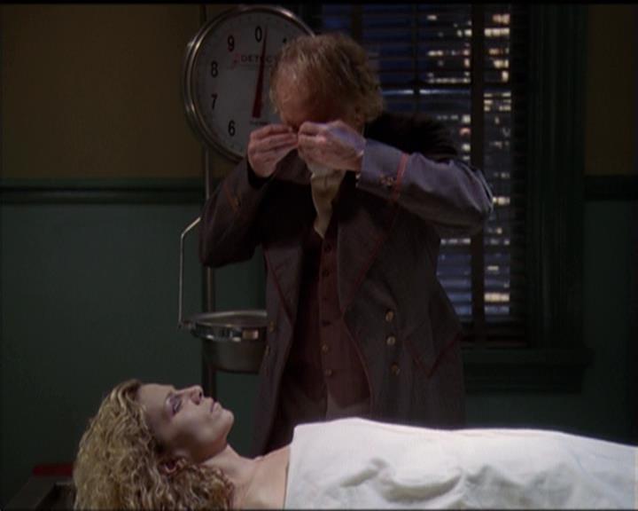 Charmed-Online-dot-net_5x06TheEyesHaveIt1976.jpg