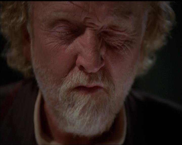 Charmed-Online-dot-net_5x06TheEyesHaveIt1980.jpg