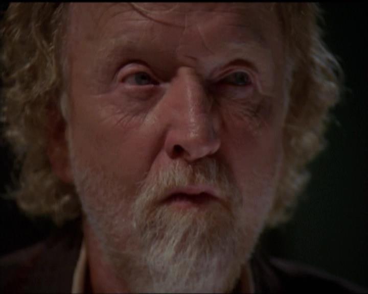 Charmed-Online-dot-net_5x06TheEyesHaveIt1981.jpg