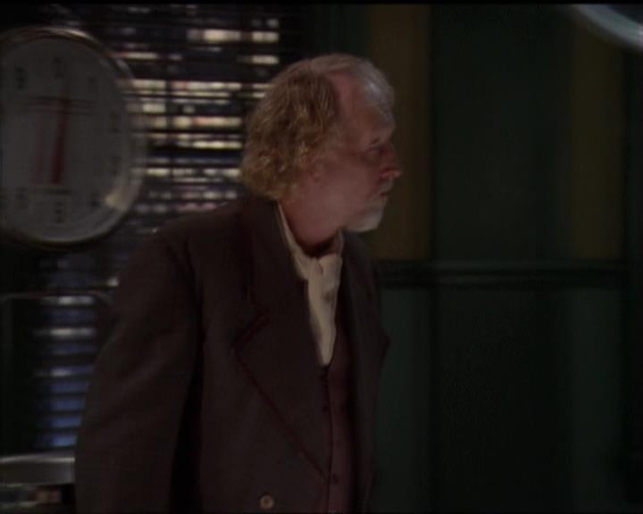 Charmed-Online-dot-net_5x06TheEyesHaveIt1986.jpg