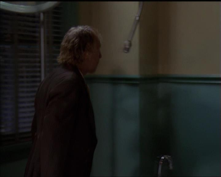 Charmed-Online-dot-net_5x06TheEyesHaveIt1988.jpg