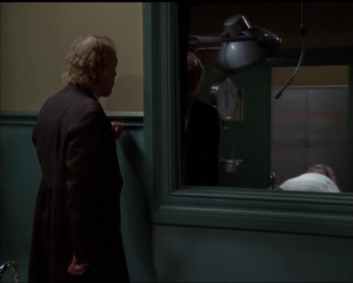 Charmed-Online-dot-net_5x06TheEyesHaveIt1990.jpg