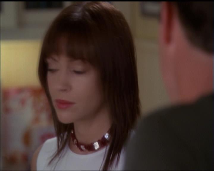 Charmed-Online-dot-net_5x06TheEyesHaveIt2037.jpg