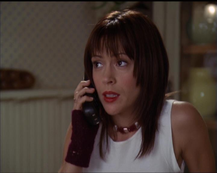Charmed-Online-dot-net_5x06TheEyesHaveIt2080.jpg