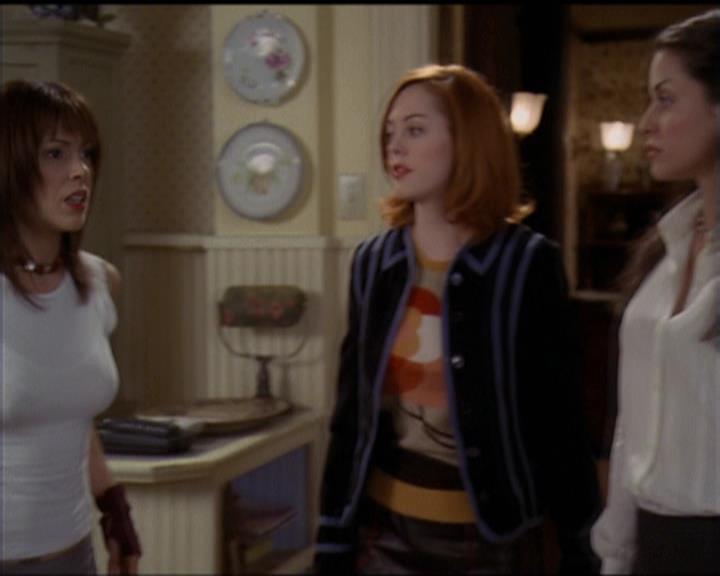 Charmed-Online-dot-net_5x06TheEyesHaveIt2099.jpg