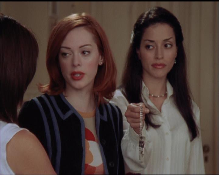 Charmed-Online-dot-net_5x06TheEyesHaveIt2105.jpg