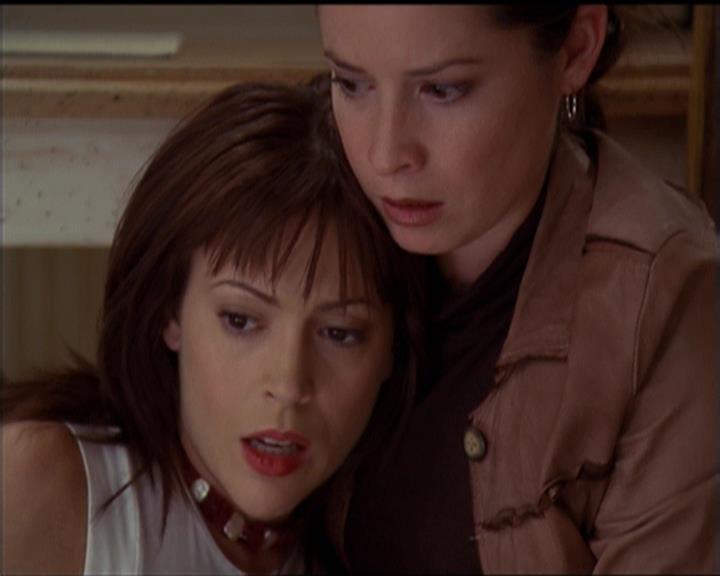Charmed-Online-dot-net_5x06TheEyesHaveIt2159.jpg